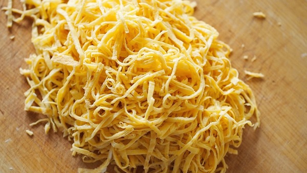 Shredded egg crepe strips